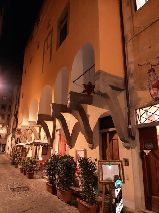 Piazza Pitti - Luxury -town Center Apartment